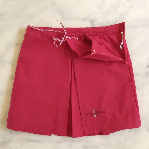 NWOT. 100% Cotton Red Pleated Skirt with Front Embroidered Logo & Left Side Zip. - Picture 4 of 5